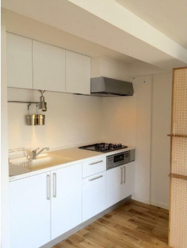 キッチン　三口コンロ♪調理スペースあり♪