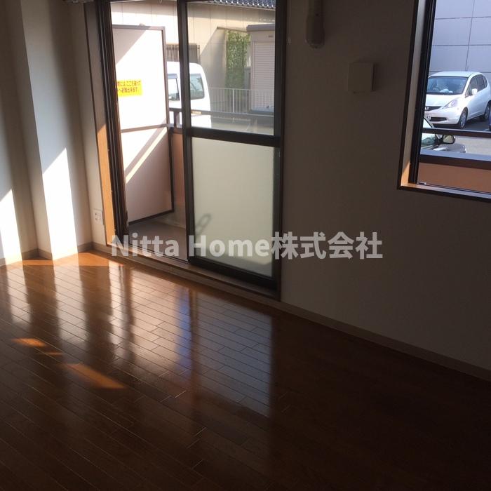 居室・リビング　こちらの洋室は8.7帖です☆彡