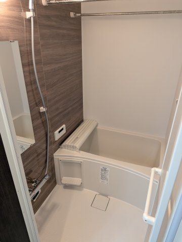 バス・シャワールーム　ゆっくり足をのばして入れます