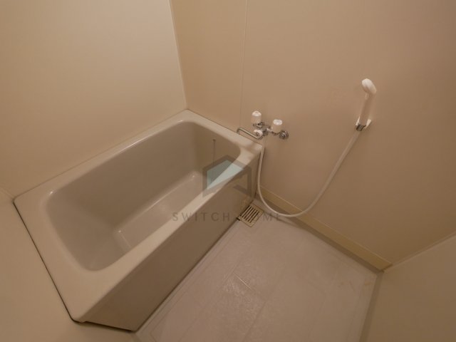 バス・シャワールーム　コンパクトで使いやすいお風呂です