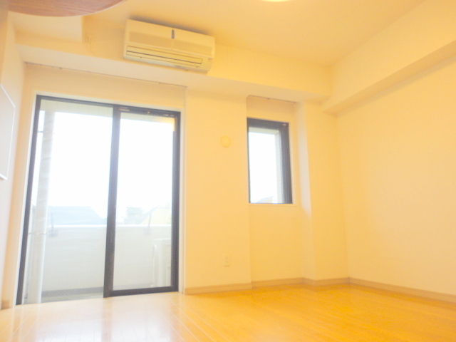 居室・リビング　★二面窓のお部屋★