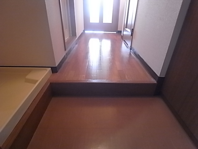 玄関　広い玄関スペース