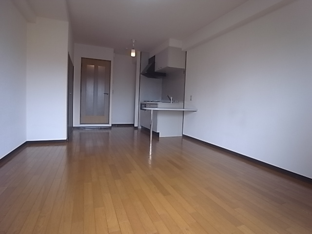 居室・リビング　カウンターがお洒落な洋室