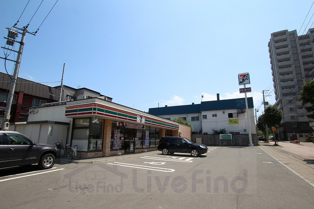コンビニ　セブンイレブン札幌月寒東1条6丁目店（コンビニ）まで252m
