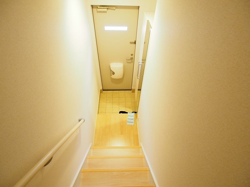 玄関　※写真を同シリーズの別室写真をご参照下さい。