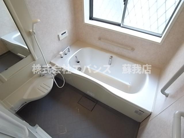 バス・シャワールーム　落ち着いた空間のお風呂です