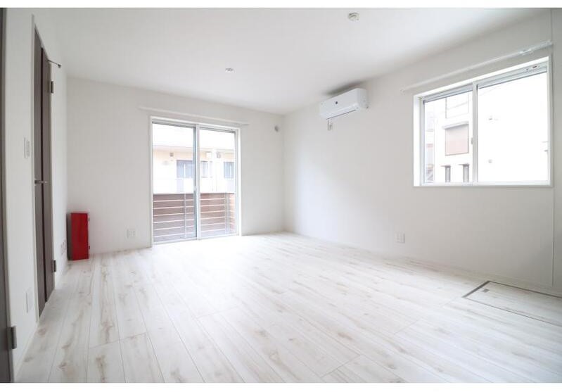 居室・リビング　使いやすい形の為、レイアウトを楽しめます♪