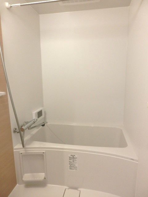 バス・シャワールーム　雨の日に便利な浴室乾燥機、浴室ＴＶも付いてます