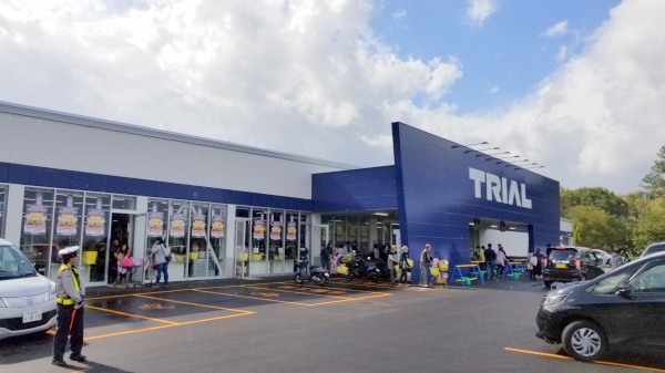 ショッピングセンター　BRANCH札幌月寒（ショッピングセンター）まで1975m