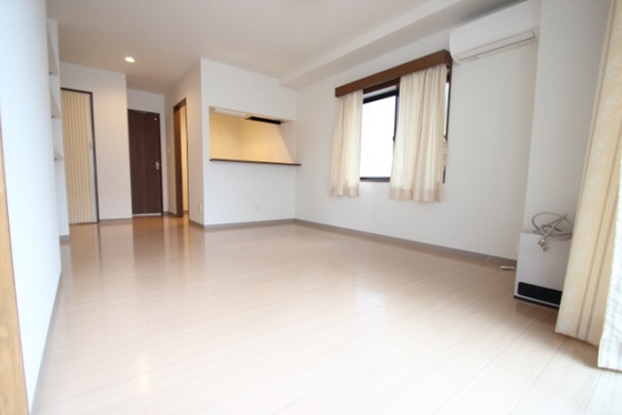 居室・リビング　※別号室の写真です。