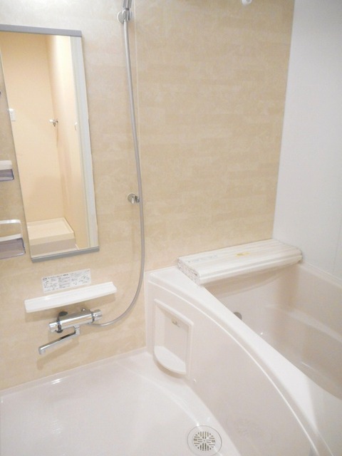 バス・シャワールーム　追い焚き付きお風呂