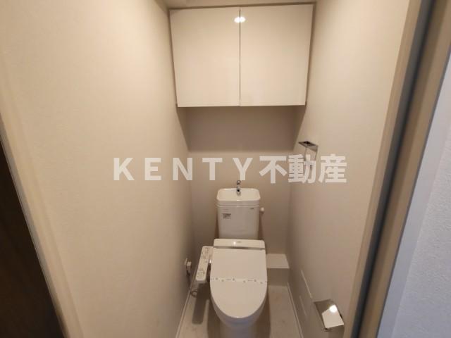 トイレ　落ち着いた色調のトイレです