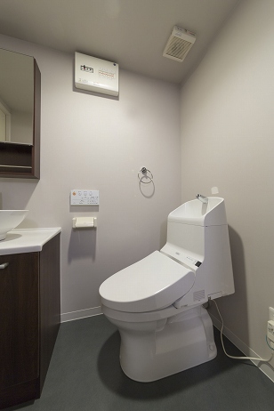 トイレ　温水洗浄便座機能付き♪