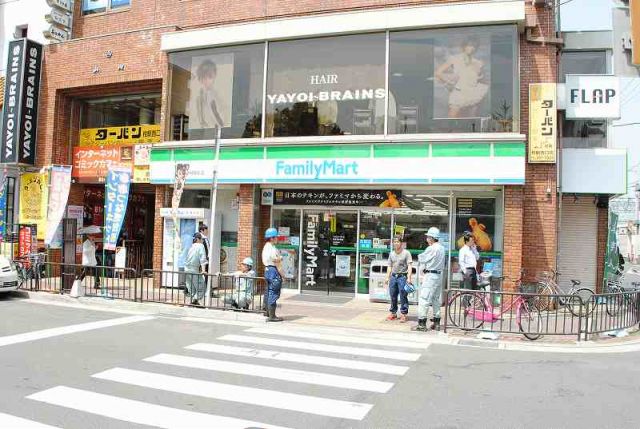 コンビニ　ファミリーマート 阪急桂駅前店（コンビニ）まで121m