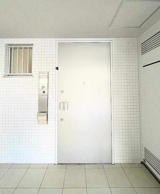 ブローテ大倉山の玄関写真