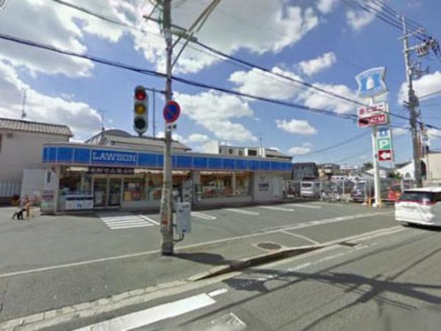 コンビニ　ローソン八尾東山本新町3丁目店（コンビニ）まで396m