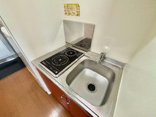 キッチン　設備・仕様は号室により異なる為、現況を優先いたします。