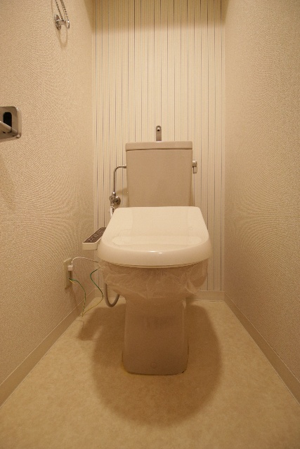 トイレ　※別室の参考写真の為、現況優先です。