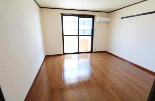 居室・リビング　洋室８帖♪