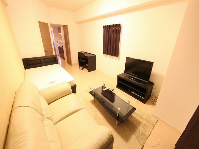 居室・リビング　洋室10.5帖　ウォークインクローゼット付　家具家電付