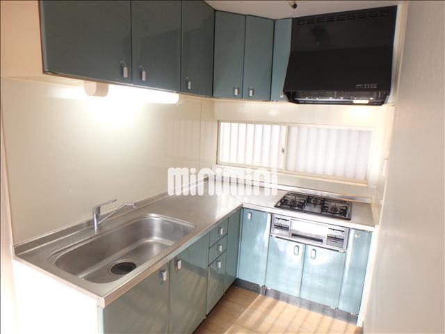 キッチン　システムキッチン。ガスコンロ３口です。