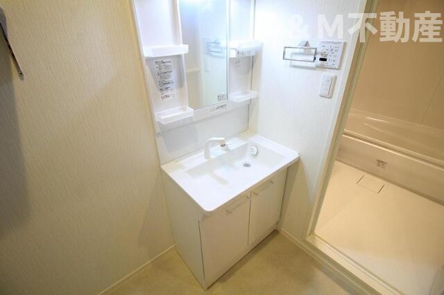 洗面設備　スペースが確保できる洗面所です