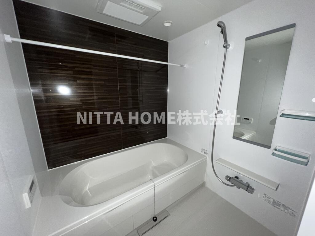 バス・シャワールーム　足がのばせる広々浴室◎