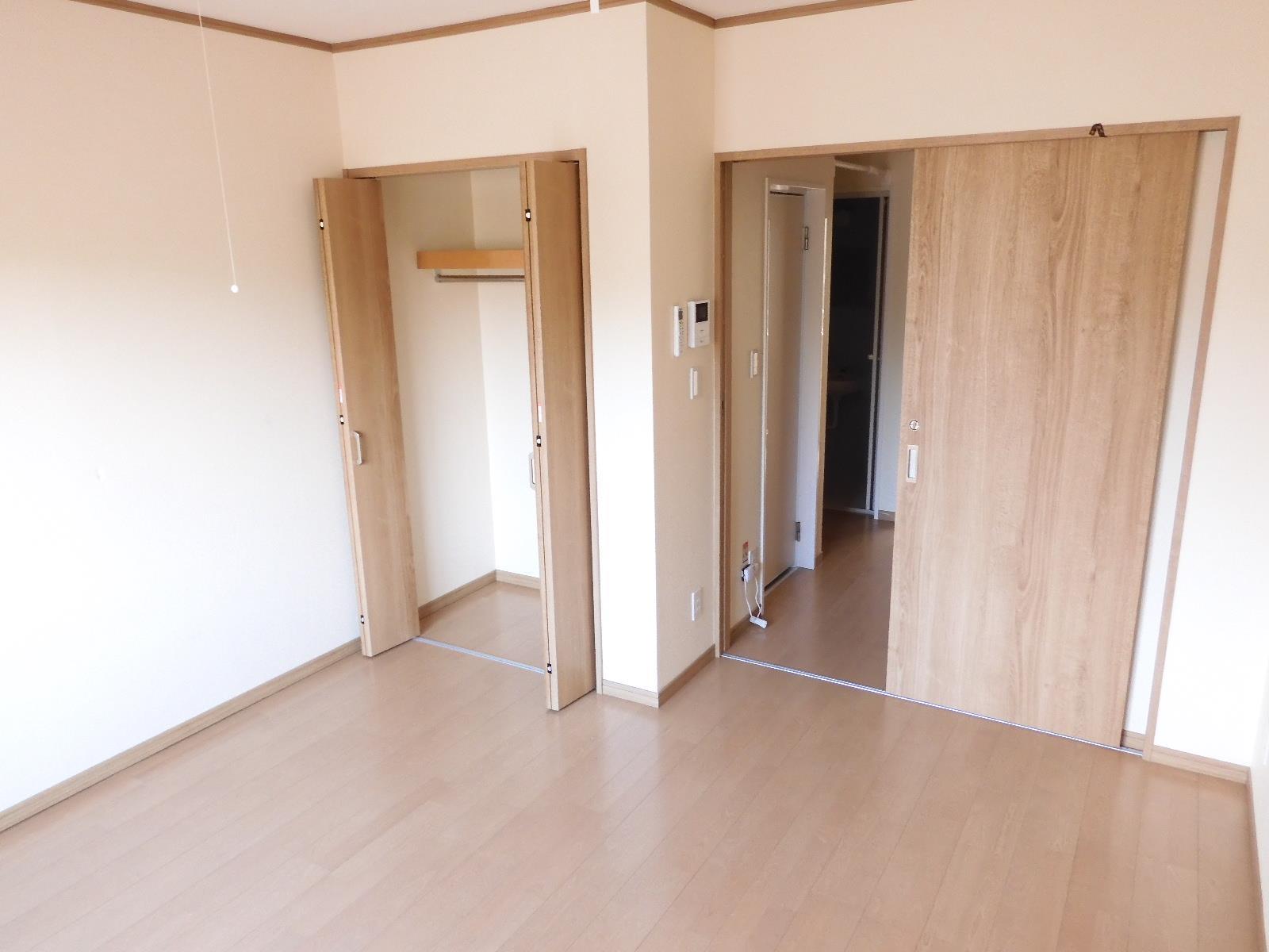 その他　反転間取の室内写真です