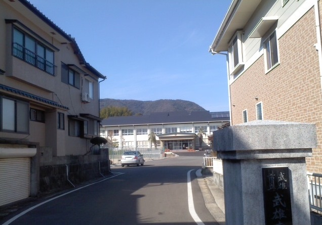 中学校　武雄市立武雄中学校（中学校）まで2079m