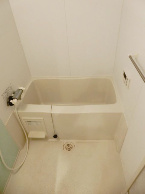 バス・シャワールーム　1日の疲れを洗い流すバスルーム。