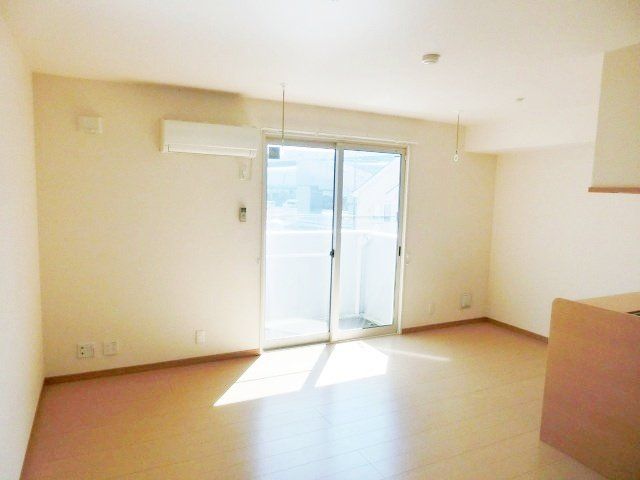 その他部屋・スペース　明るいリビングです。