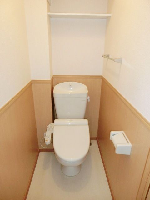 トイレ　ウォシュレット付きです。