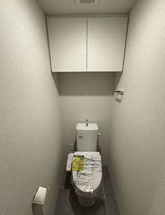 トイレ　落ち着いた色調のトイレです