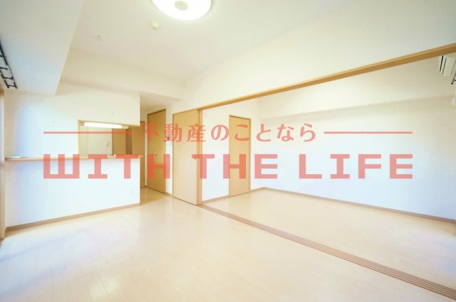 居室・リビング　こちらのリビングで趣味の時間をお楽しみください