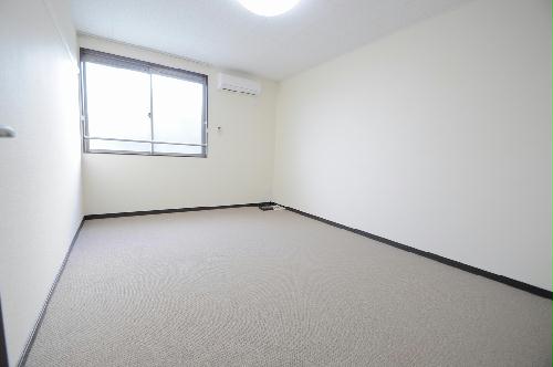 居室・リビング　１Fはフローリング仕様・２Ｆはカーペット仕様になります。