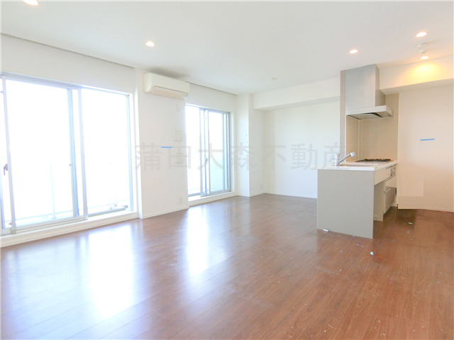 居室・リビング　LDK15.5帖　カウンターキッチンのリビングダイニングキッ