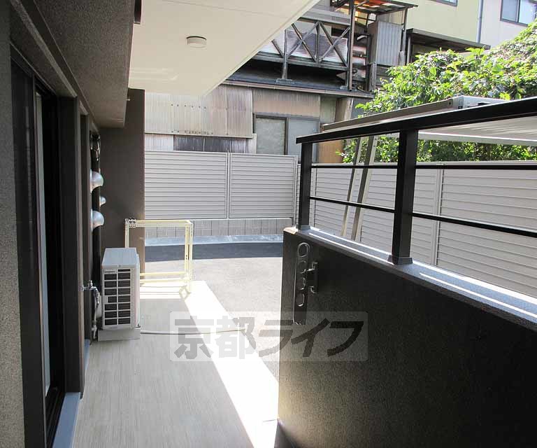 バルコニー　広々テラス・