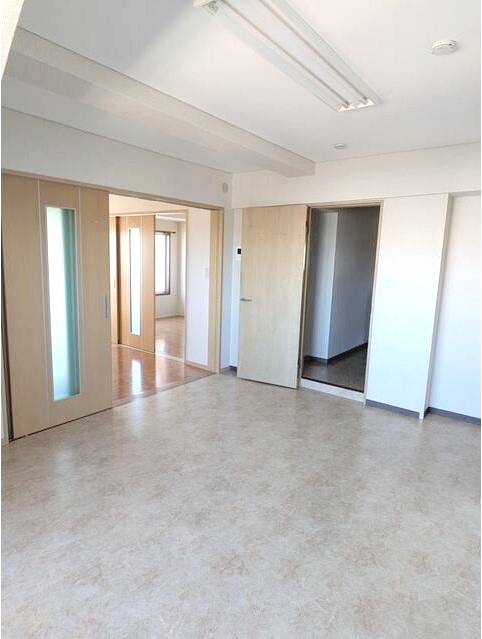 居室・リビング　開放感のあるゆったりとしたお部屋です♪