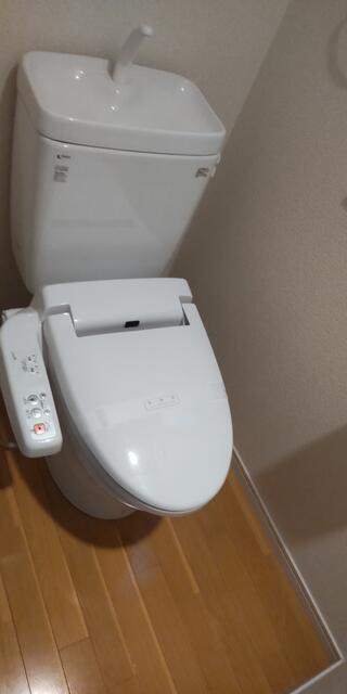 トイレ　温水洗浄便座機能です