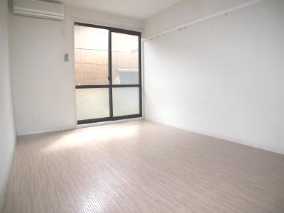 居室・リビング　室内