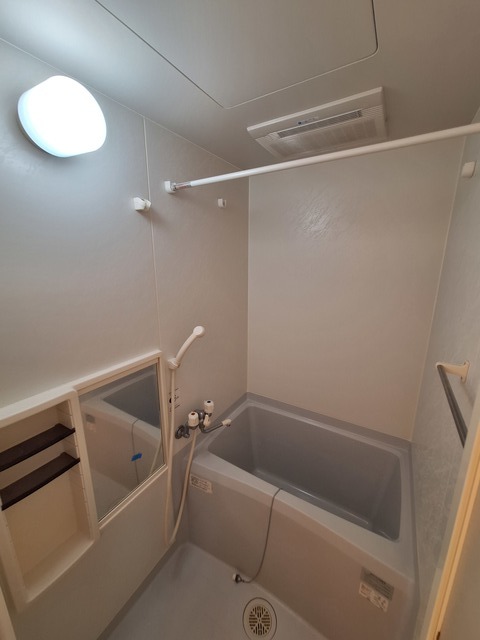 バス・シャワールーム　浴室乾燥機付きバスルーム