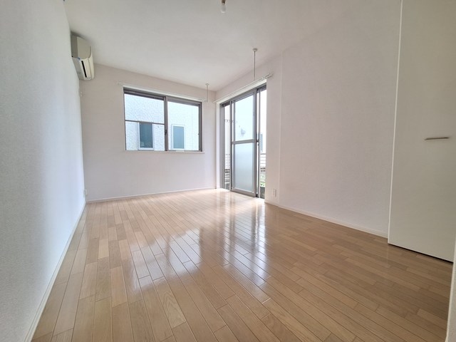 居室・リビング　角部屋２面採光