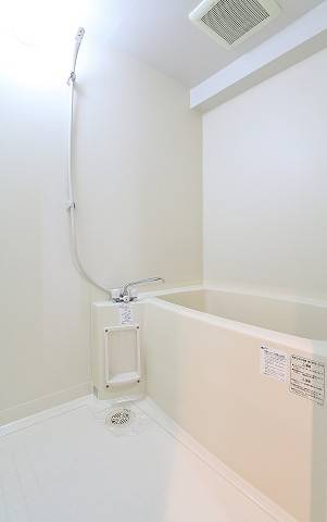 バス・シャワールーム　全身ゆったり湯船に浸かれますよ