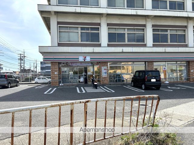 コンビニ　セブンイレブン（コンビニ）まで654m