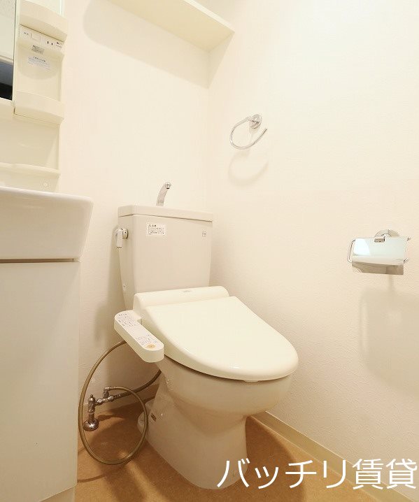 トイレ　画像は同型イメージの為、現況を優先いたします。