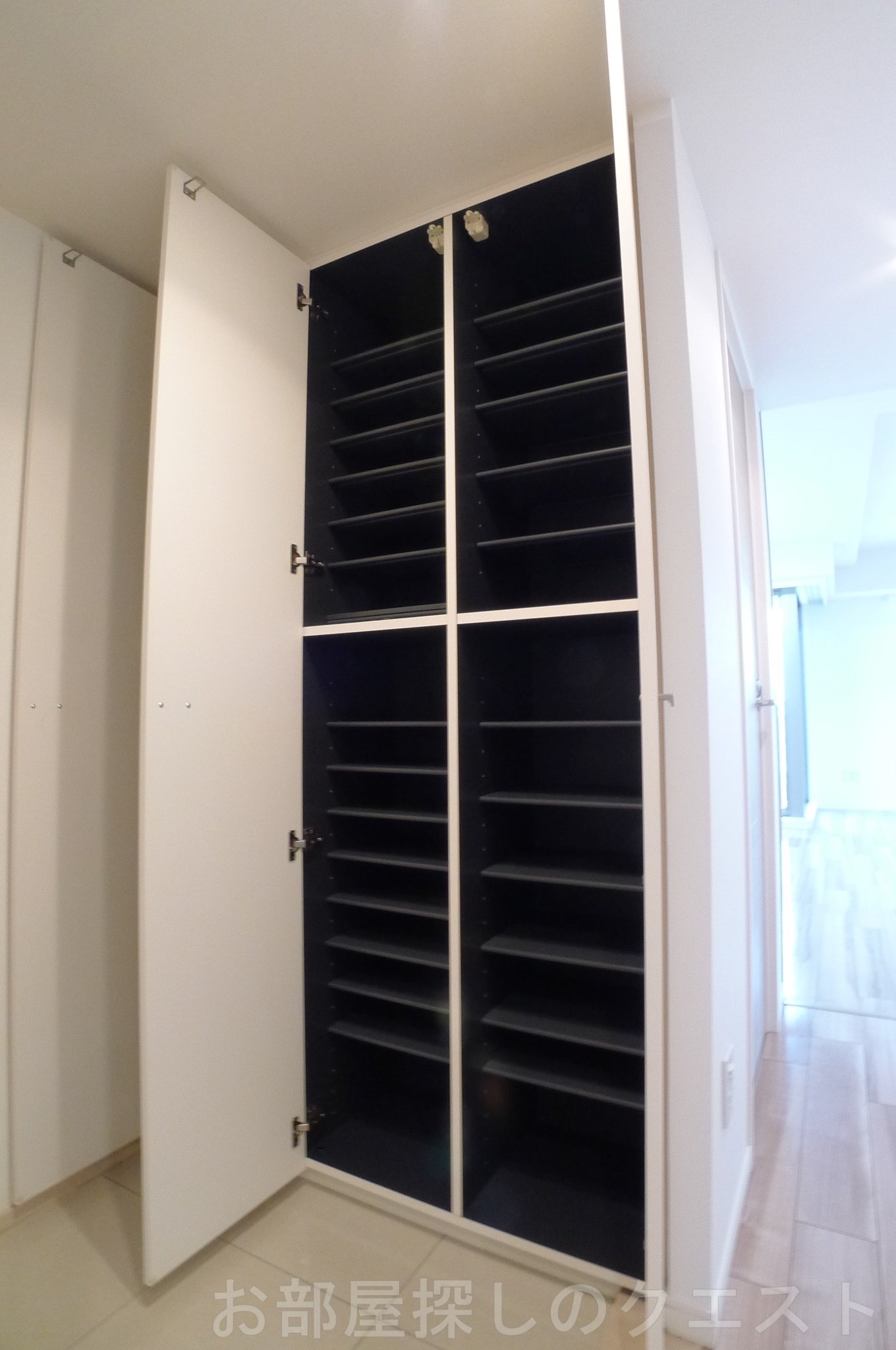 玄関　（写真は同タイプ）