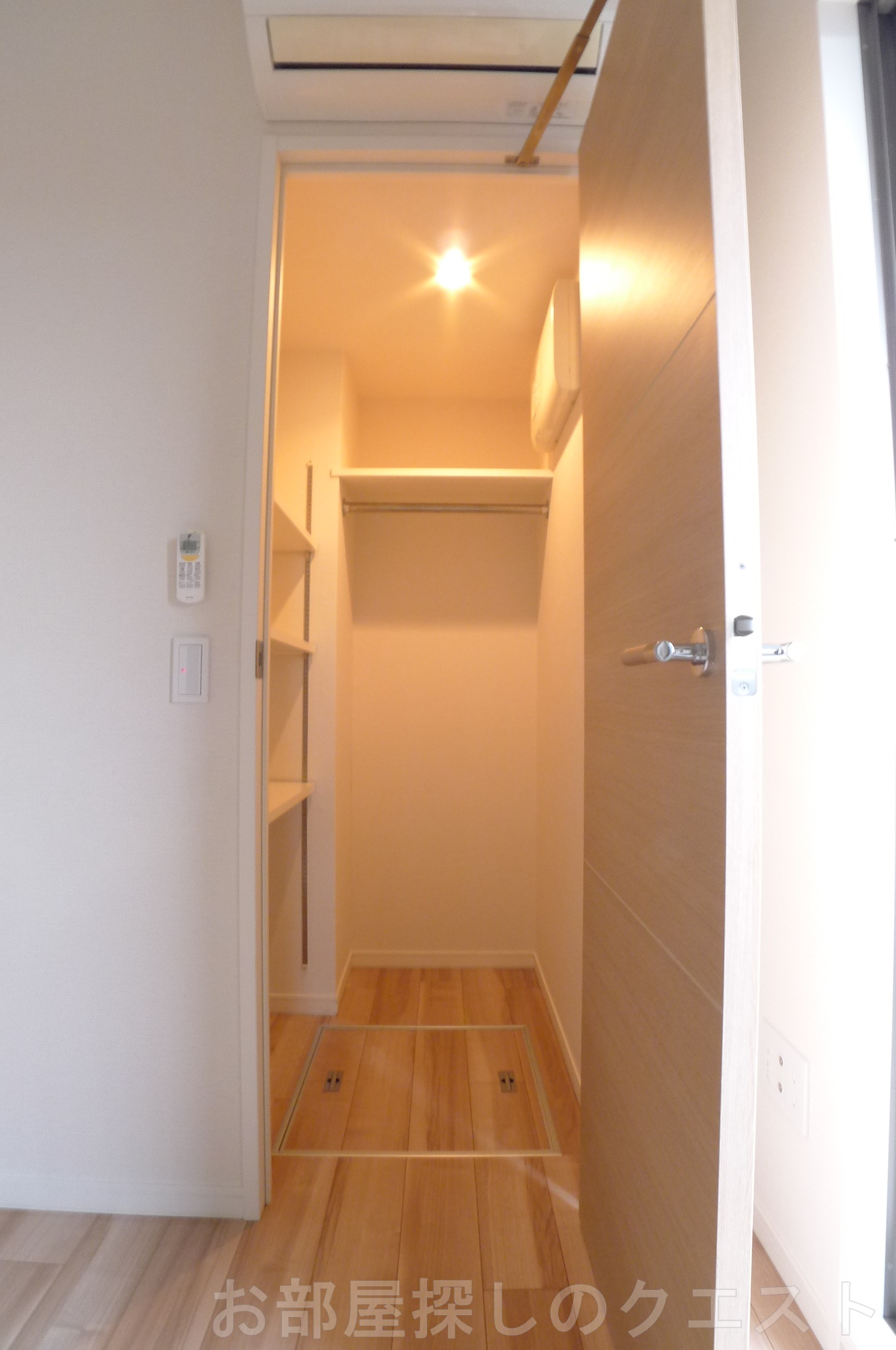 収納　（写真は同タイプ）