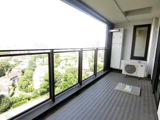 バルコニー　※別タイプの別部屋の参考写真になります。