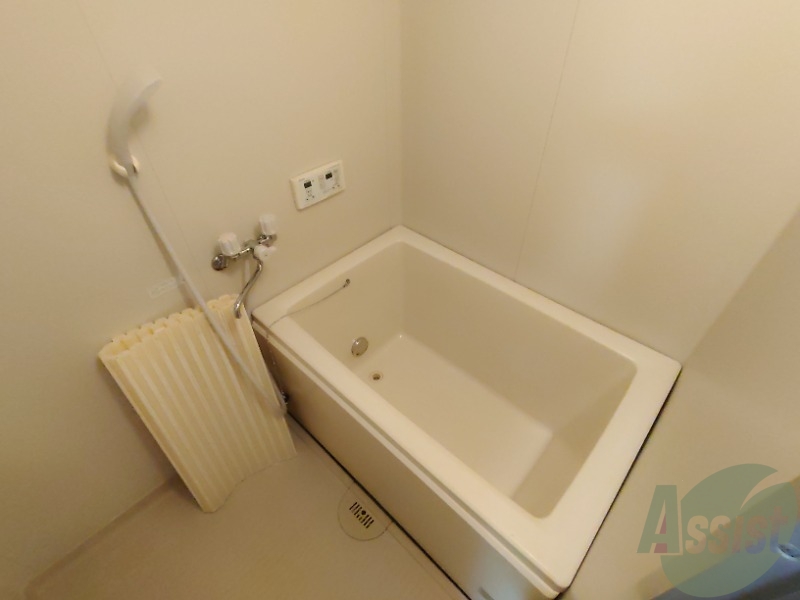 バス・シャワールーム　浴室は綺麗で追い焚きも付いて気持ちよくお過ごしいただけます。