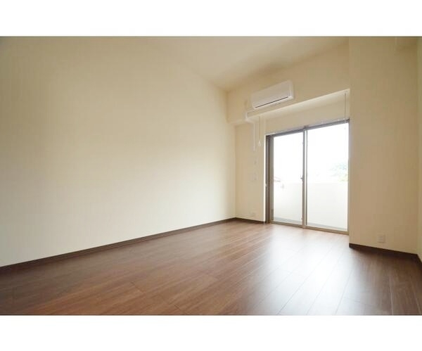 居室・リビング　白基調の洋室♪ ※同施工別部屋